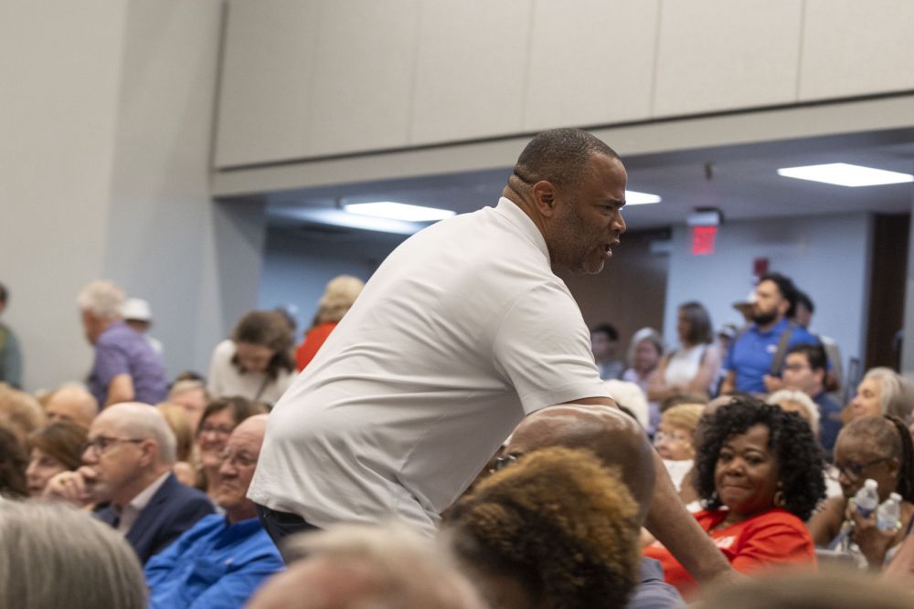The Legislature’s proposed congressional map redraws Fort Worth Democrat Marc Veasey’s district into Dallas County.