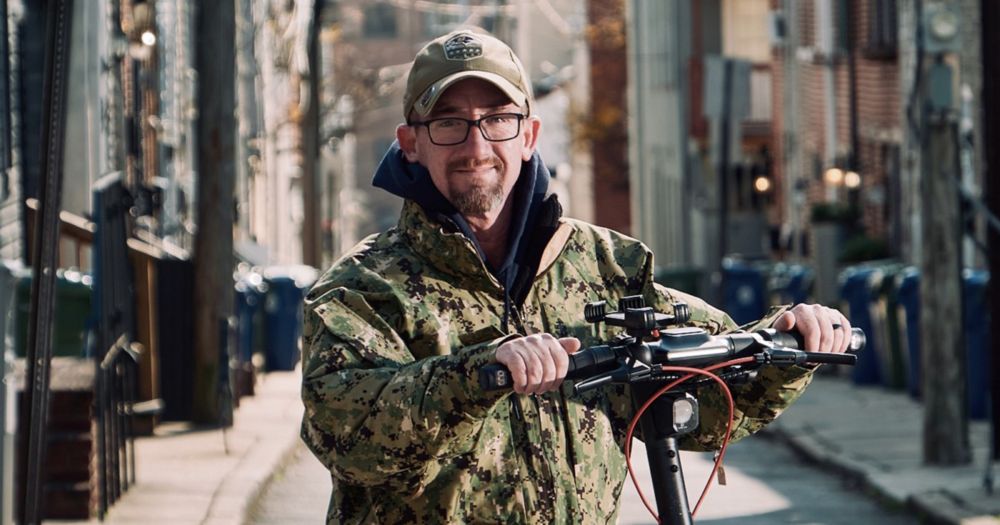 Meet the veteran who chases ICE on a scooter