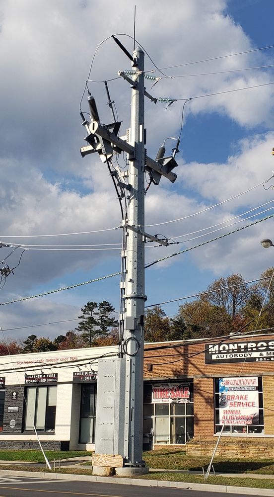 A huge metal telephone pole that looks like it conducts a jillion watts of power