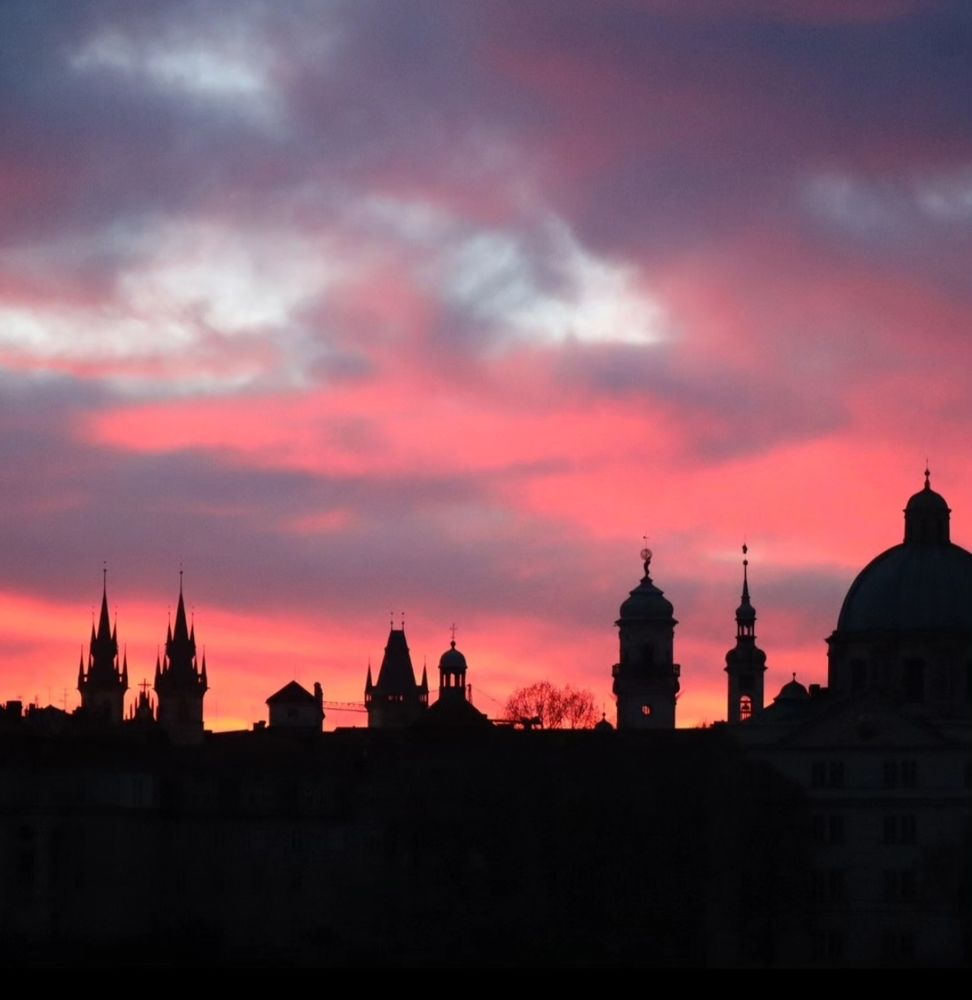 Sonnenaufgang in Prag, Morgenröte über dem Altstädter Ring 
