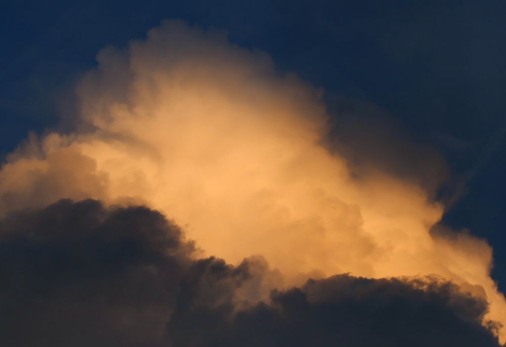Himmel mit Wolken vor dem Gewitter 