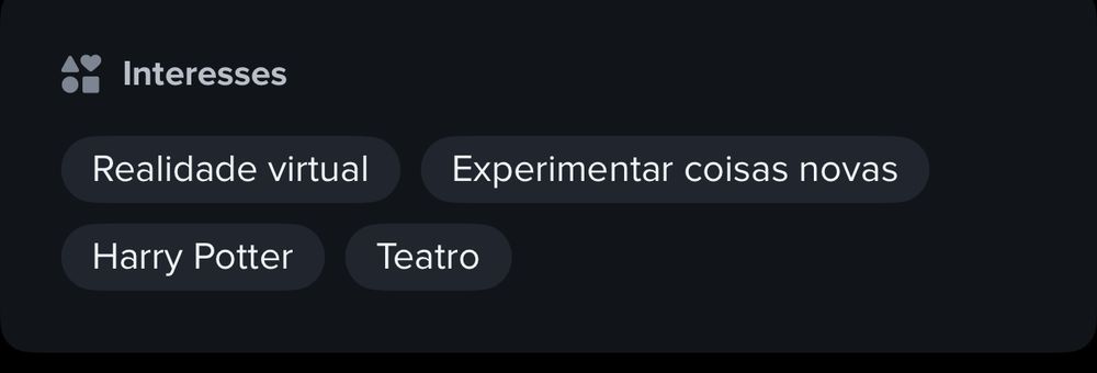 captura de tela do tinder em que a pessoa escreveu nos interesses ”realidade virtual; experimentar coisas novas; harry potter; teatro”