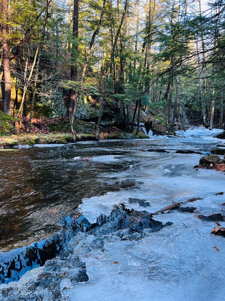 Downstream of the waterfall, still lots of ice floating around