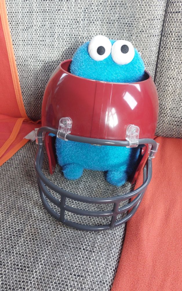 Krümelmonster mit Football Helm
