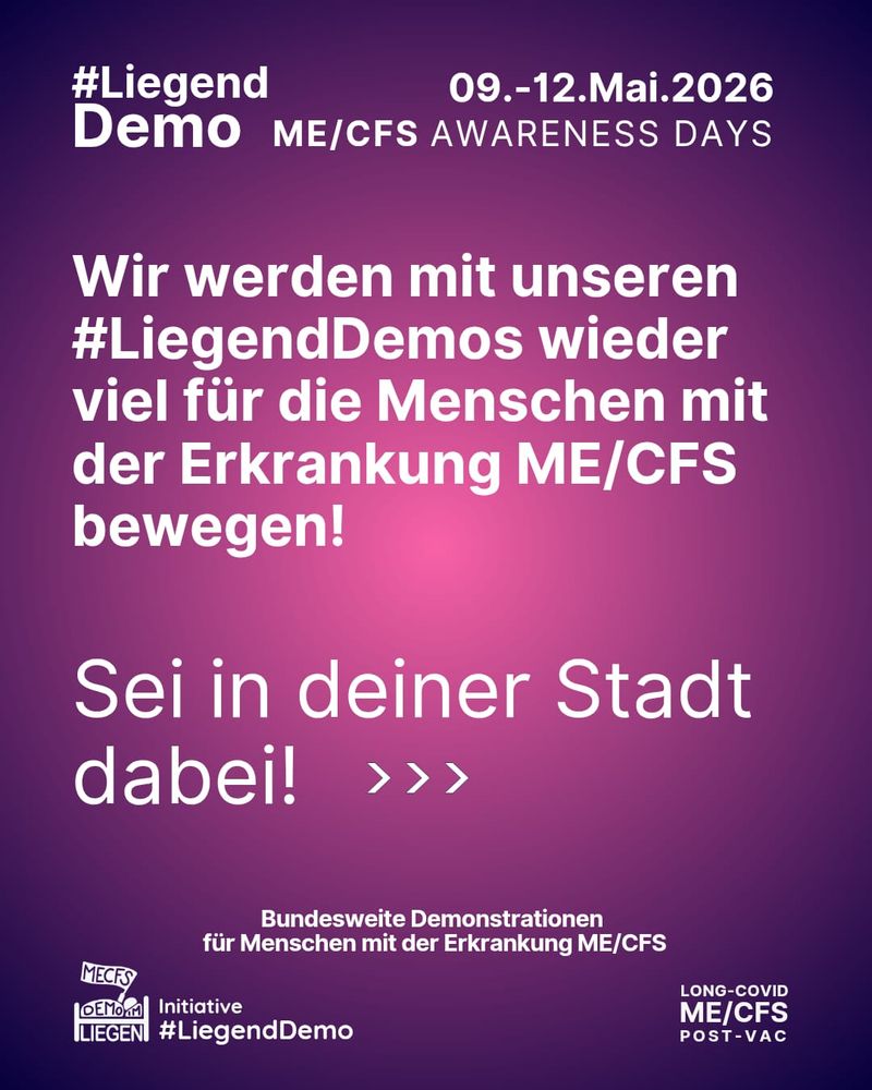 Auf einem Hintergrund mit einem lila-rosanen Verlauf steht ganz oben in weißer Schrift "#LiegendDemo ME/CFS Awarness Days 09.-12. Mai 2026". Darunter steht in weißer  Schrift "Wir werden mit unseren #LiegendDemos wieder viel für die Menschen mit der Erkrankung ME/CFS bewegen! Sei in deiner Stadt dabei!" Daneben sind drei weiße Pfeile eingeblendet, welche auf die nächste Kachel verweisen und darunter steht in weißer Schrift "Bundesweite Demonstrationen für Menschen mit der Erkrankung ME/CFS". Rechts unten steht in weißer Schrift "Long-Covid, ME/CFS, Post-Vac". Links unten sieht man das LiegendDemo Logo und daneben steht in weißer Schrift "Initiative #LiegendDemo"