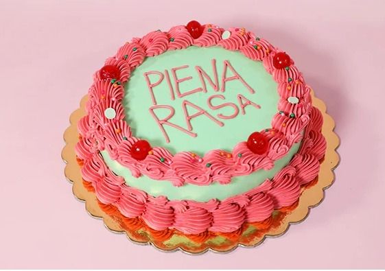 Torta con scritto piena rasa.