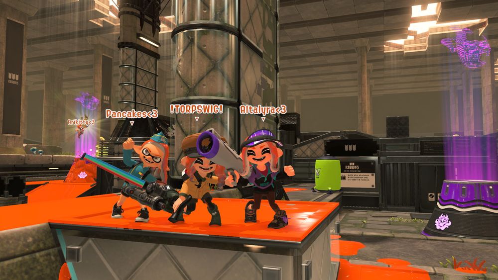 Screenshot from Splatoon 3 of 4 inklings and octolings on Undertow Spillway Rainmaker. In the forground from left to right are Pancakes, TORP SWIG (Mr Pig), and Altalyra, with Ariikitty in the background to Pancakes' left breaking the rainmaker through the left checkpoint.