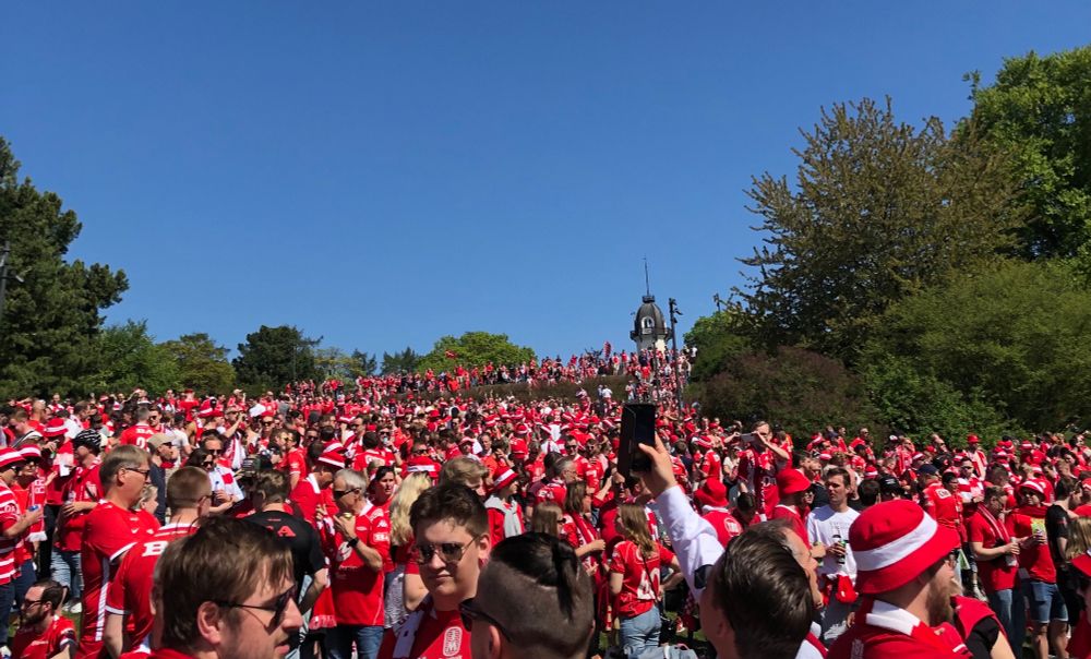 Brann-supportere på St. Haugen før Cupfinalen i mai 2023.