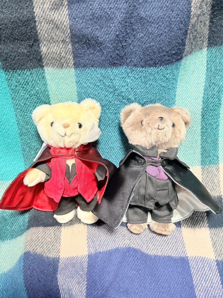 東宝のシアターベア2匹
ダンスオブヴァンパイアのクロロック伯爵の衣装を着ている