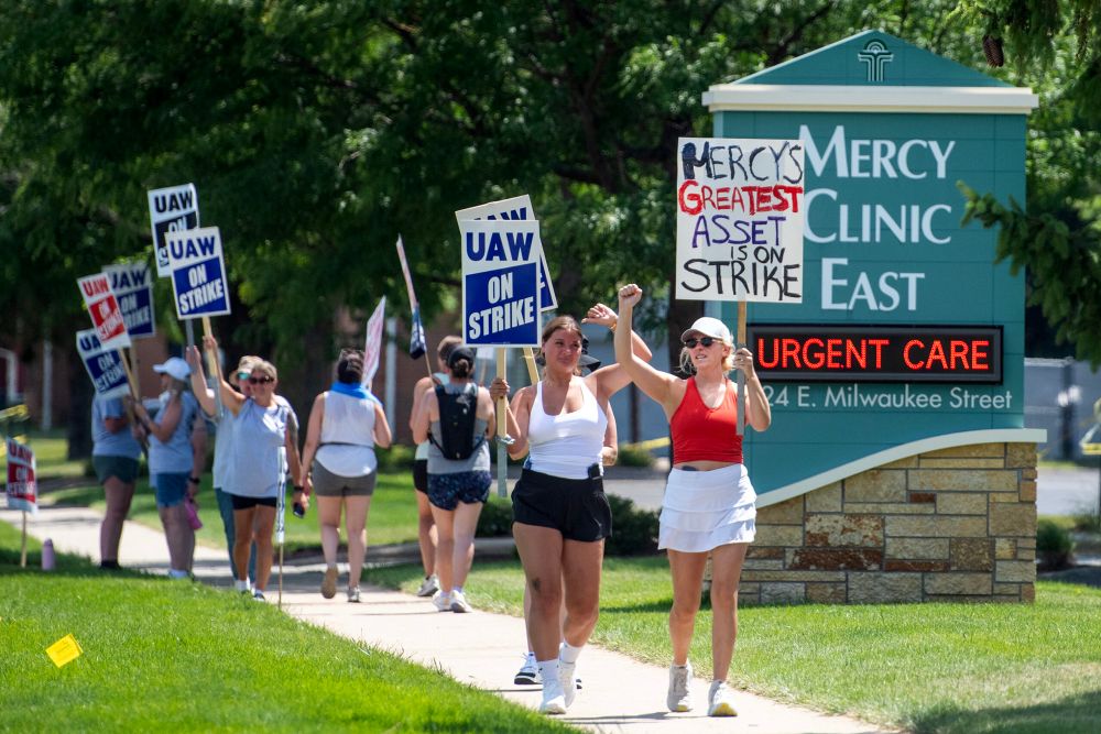 More than 130 workers on strike at Janesville Mercyhealth clinic
