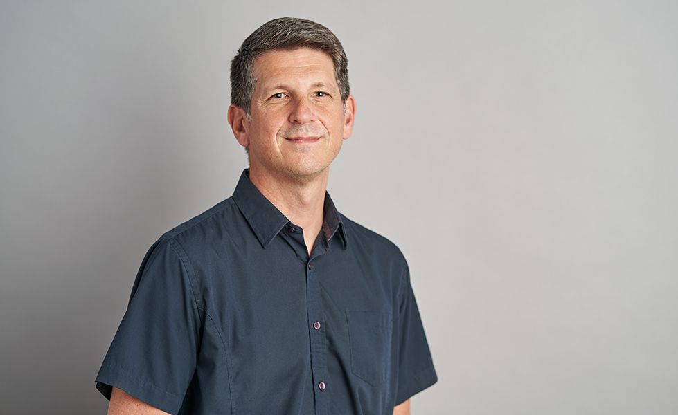 👏 The IRCM salutes Dr. Michel Cayouette's remarkable commitment to Fighting Blindness Canada (VCC).
For over 10 years, Dr. Cayouette, Vice-President of Research and Academic Affairs at the IRCM, has been involved with VCC's Board of Directors and chairs its Scientific Advisory Committee.
🔬 As head of the IRCM's Cellular Neurobiology Research Unit and the FRQS Vision Sciences Research Network, Dr. Cayouette and his teams conduct cutting-edge research in visual health that advances knowledge of eye diseases and paves the way for new therapies.
Congratulations and thank you for this exceptional commitment to research! 