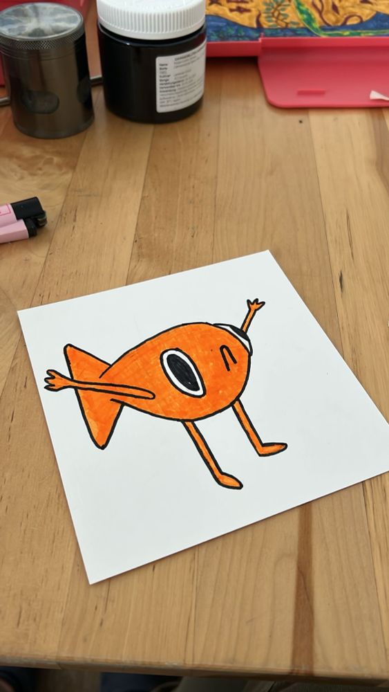 Desenho do peixinho Steve agora além da cor laranja tá com os traços pretos, inclusive olhos grandes e a boca virada pra baixo de triste