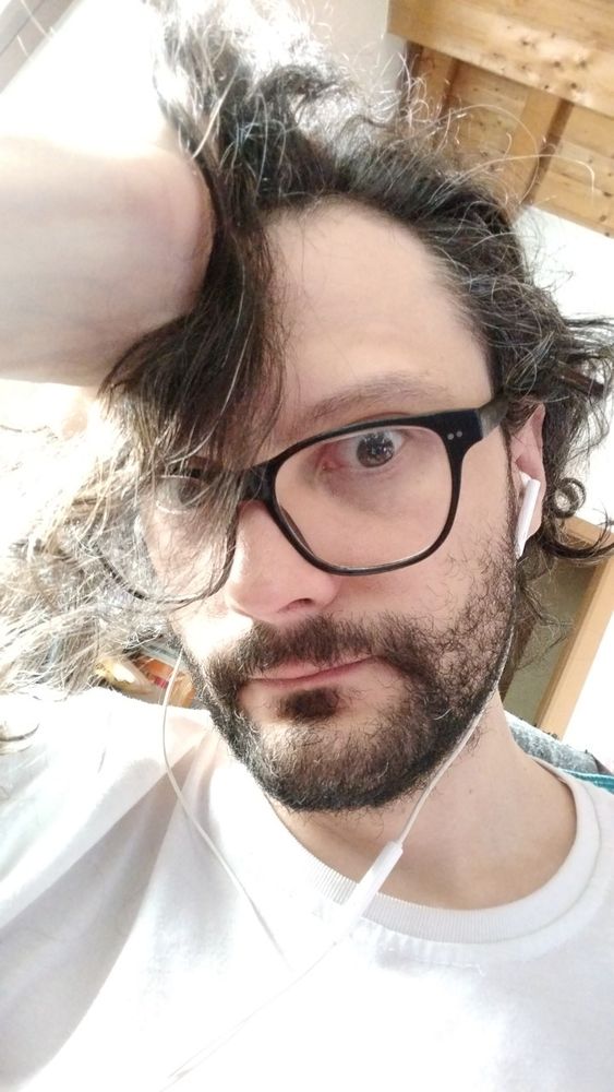 A picture of me notifying you that I'm live