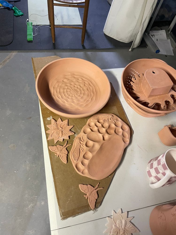 Pots laid out on a kiln shelf template
