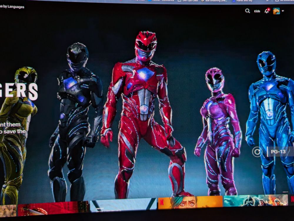 5 power rangers facing forward 