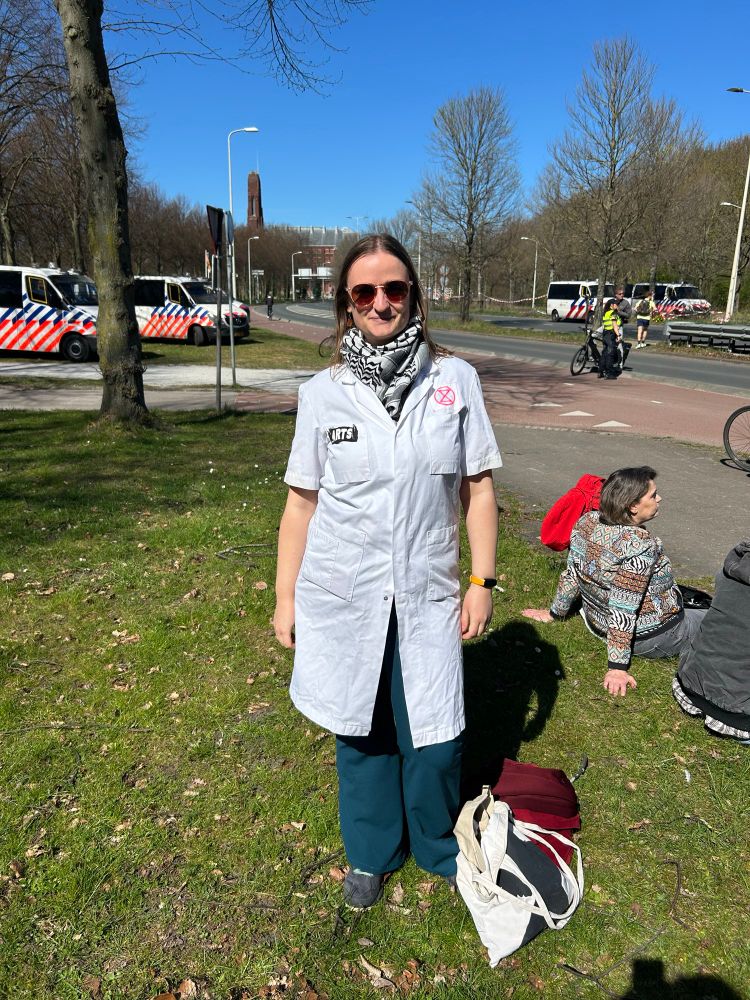 XR Healthprofessionals in action to stop fossil subsidies 