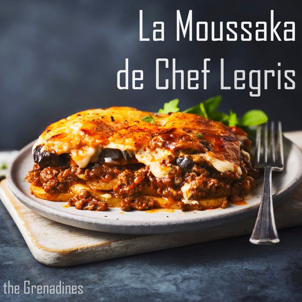 L’affiche du mono qui montre une moussaka présentée sur une belle assiette. Le titre du mono signe the Grenadines est « La moussaka de chef Legris » 