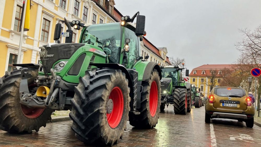 Bauerndemo in Magdeburg wegen Holocaust-Gedenken verschoben | MDR.DE