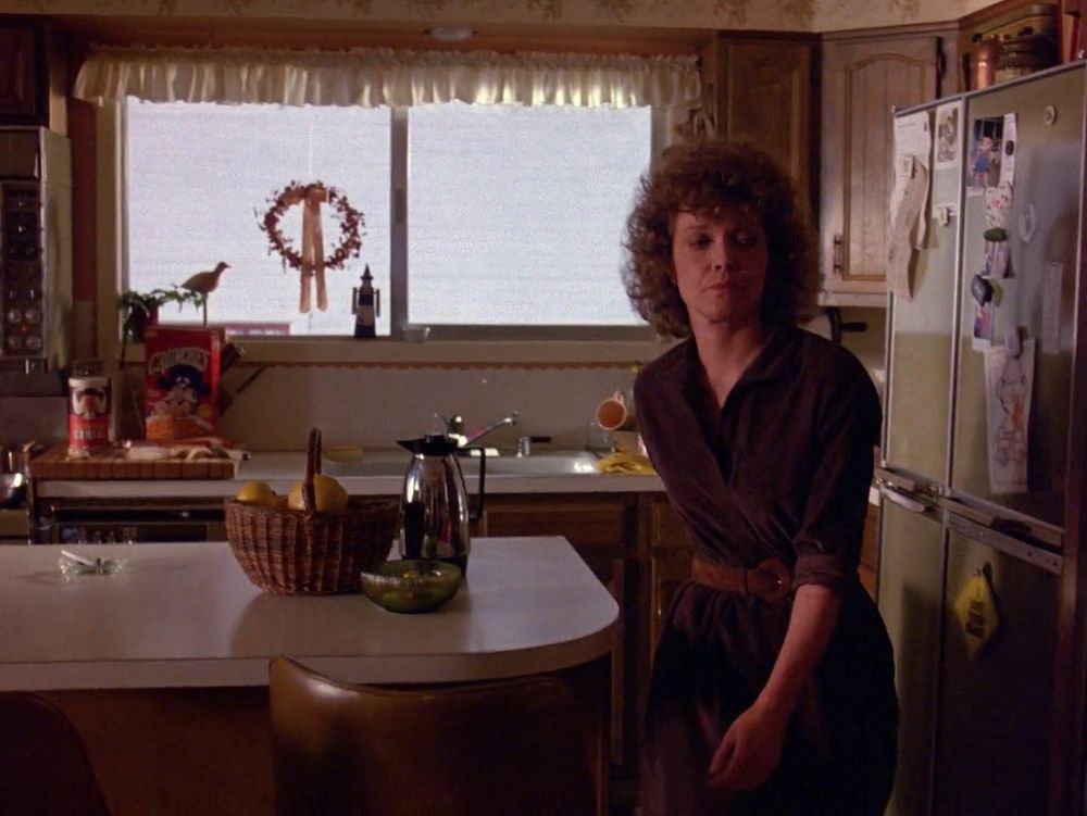 Sarah Palmer exits her kitchen. The scene is from the Twin Peaks pilot. 