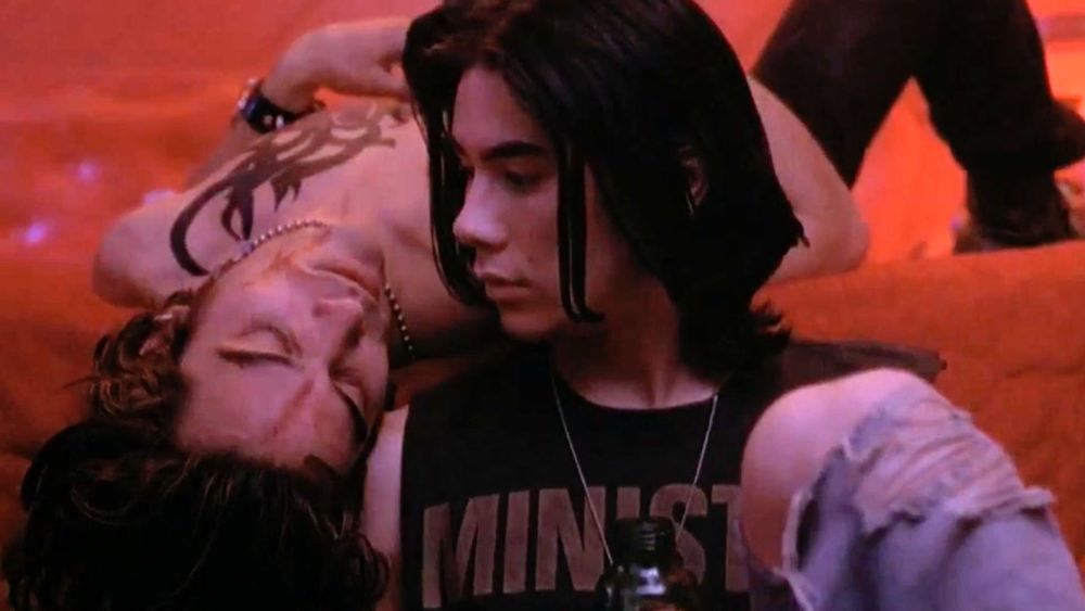 X and Jordan in The Doom Generation looking at each other homosexually