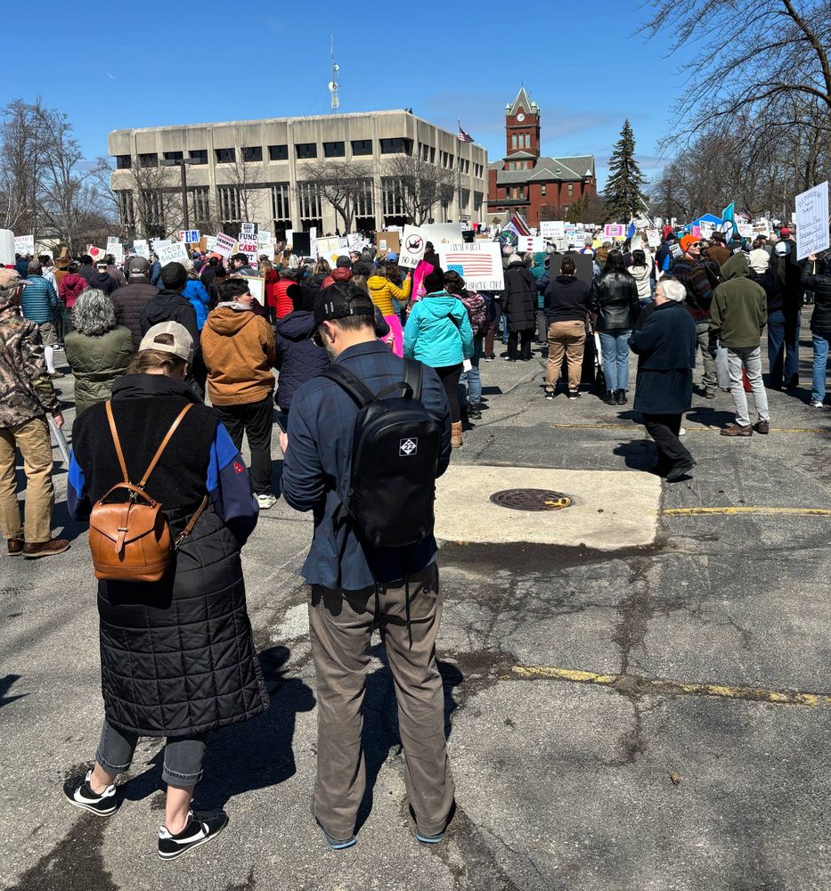 Another shot from behind. Mostly I just got shots of people's backs, sorry. Oh - man, there were a LOT of men in KILTS, for some reason. Didn't get any pictures of that. Sorry, I spent most of my time actually participating in the event, talking to strangers (GAH!), making sure my 81 year old mother was okay... I did take a bunch of video, but of course I got too caught up in it & failed to keep them short enough to post, so now I have to figure out how to EDIT them. God, I am so technologically impaired for someone who's been doing this online computer thing for the better part of 30 years. How the hell did I manage it?