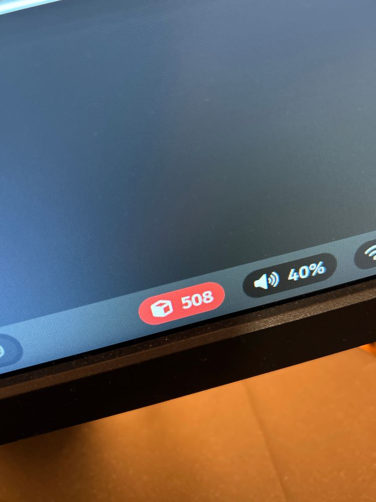 508 pending updates counter on a Hyprland desktop toolbar