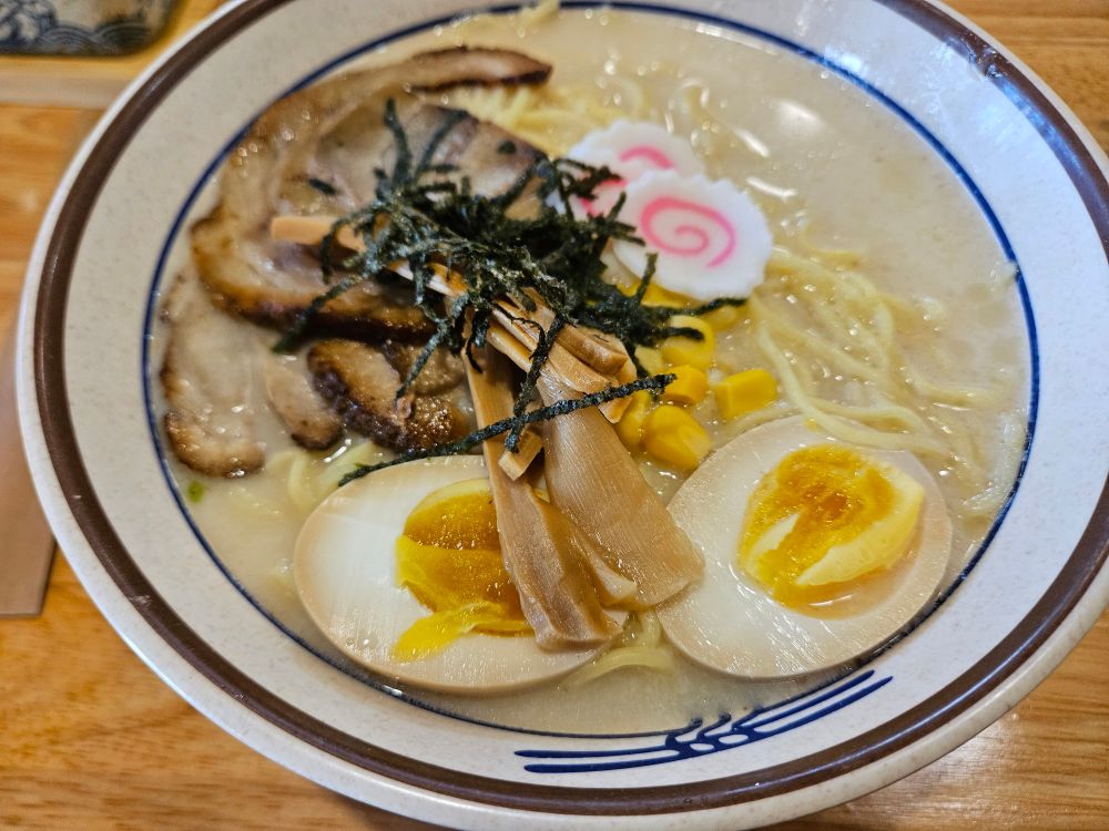 Picture of a bowl of tonkatsu ramen