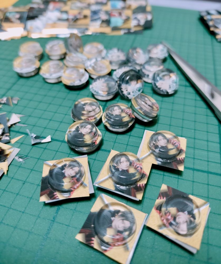 丸く切り取ったらデコパーツ完成