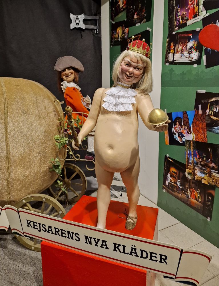 Läskig kejsare från det nedmontering Sagoslottet på Liseberg.