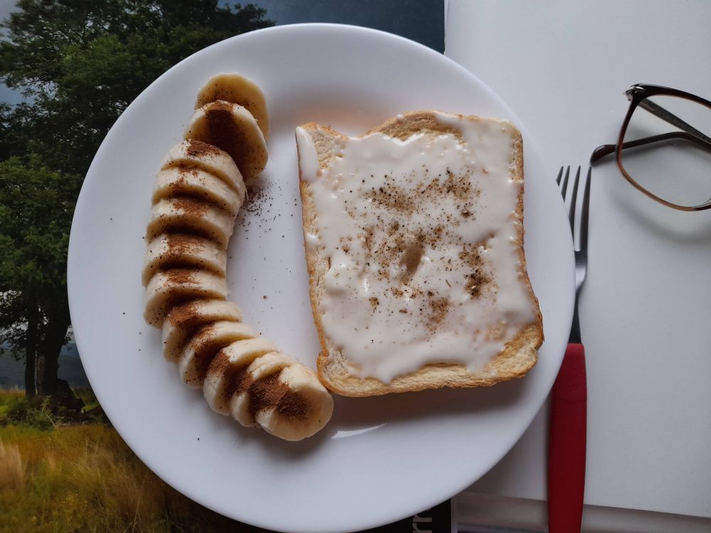 banana com canela e pão com requeijão light