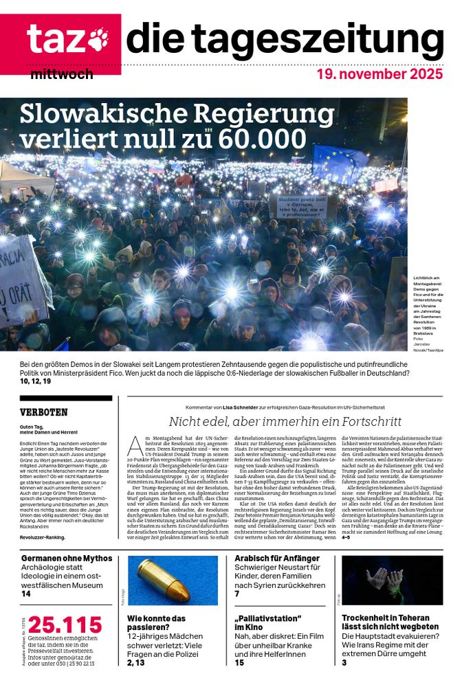 taz-Tielzeile am Mittwoch: Slowakische Regierung verliert null zu 60.000
Titelfoto: Große Protestkundgebung gegen die Politik der Regierung Fico mit Zehntausenden Demonstranten, die Handylichter in die Luft halten, am Montagabend in der slowakischen Hauptstadt Bratislava