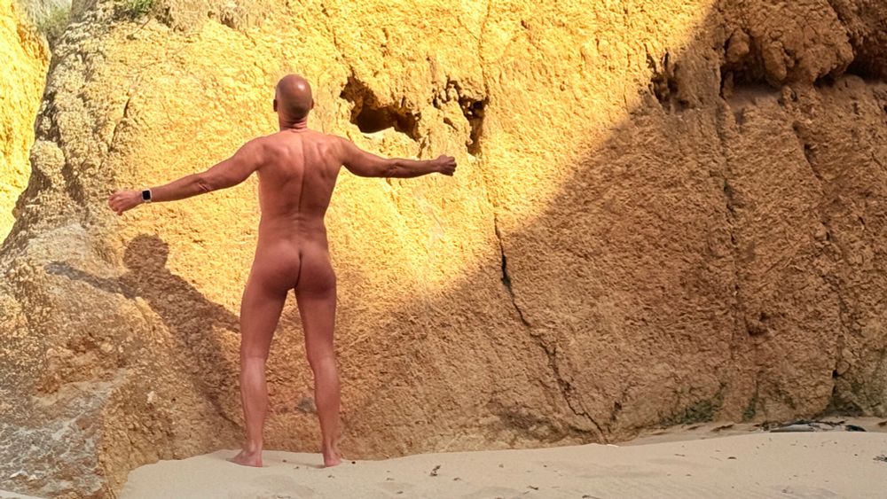 Art at the beach 😅