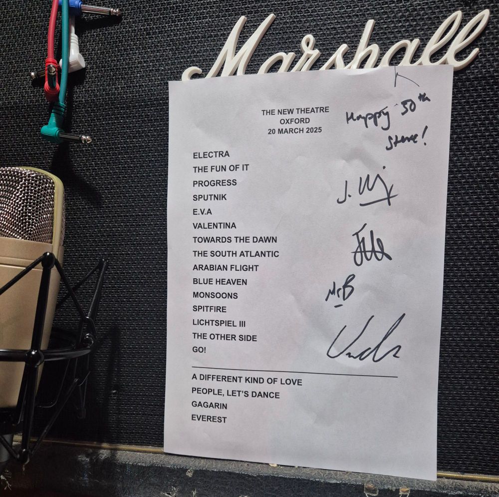 A signed set list.