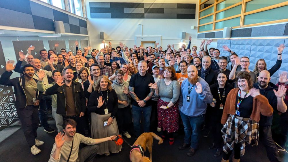 A room full of Rare staff all wave enthusiastically at the camera as ex-boss Craig Duncan stands awkwardly at the very centre. BYE CRAIG (sort of)!