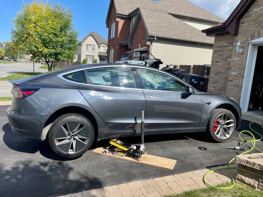 Magneto, Ian’s Model 3 Performance, gets switched over from his Fast EV04 forged performance wheels to his EV01+ Aero wheels