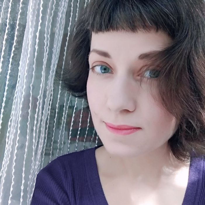 A close-up photo of me, a gremlin cat artist trying to pass as human 😸