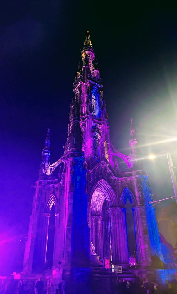 Saint Michael's monument in Edinburgh at night