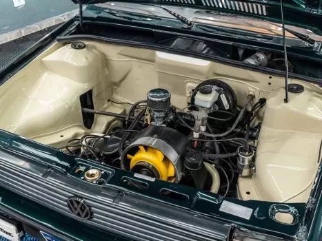 An image showing off the unusual engine bay of the first generation VW Gol, with its aircooled 1.3-1.6L flat four boxer engine sitting longlitudinally in the front, driving the front wheels. An identical setup to that of the VW Beetle, with the exception that the engine is on the other end of the vehicle instead