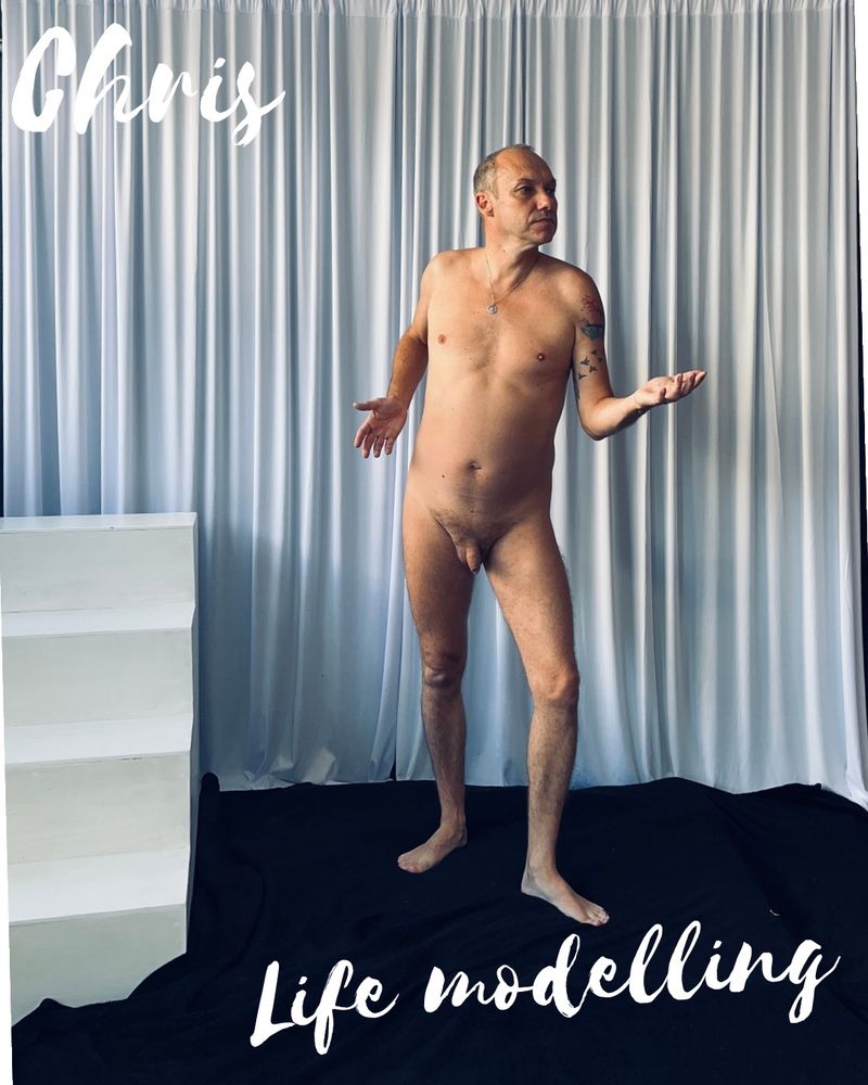 Male nude life model posing for a five minute gesture. 