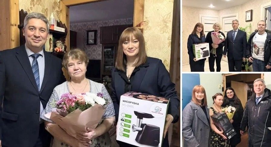 Murmansk, Frauen lächeln in die Kamera bei der Übergabe von Fleischwolf und Blumen. Geschenke für den Tod des Sohnes, in den Fleischwolf in der Ukraine geschickt. 