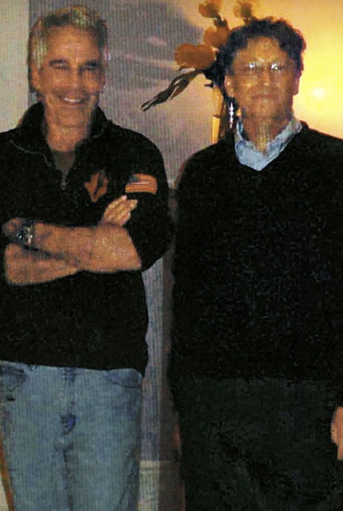 Photo of Bill gates and Jeffery Epstein 