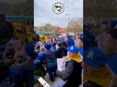 ✊ Minneapolis Federation of Educators Local 59 picket outside Minneapolis Public Schools, 10/28/2025