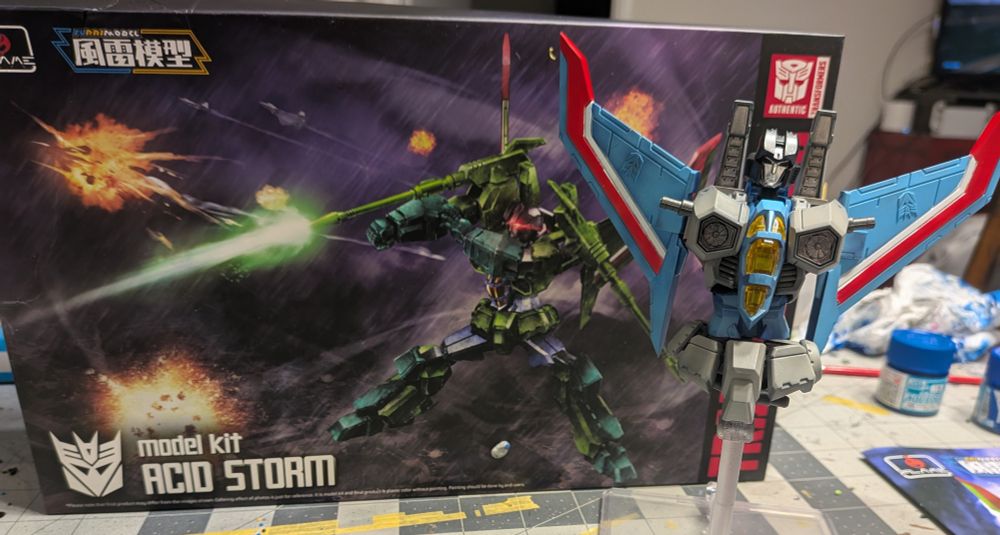Flame Toys Acid Storm model kit torso painted as Thundercracker G1 appearance.