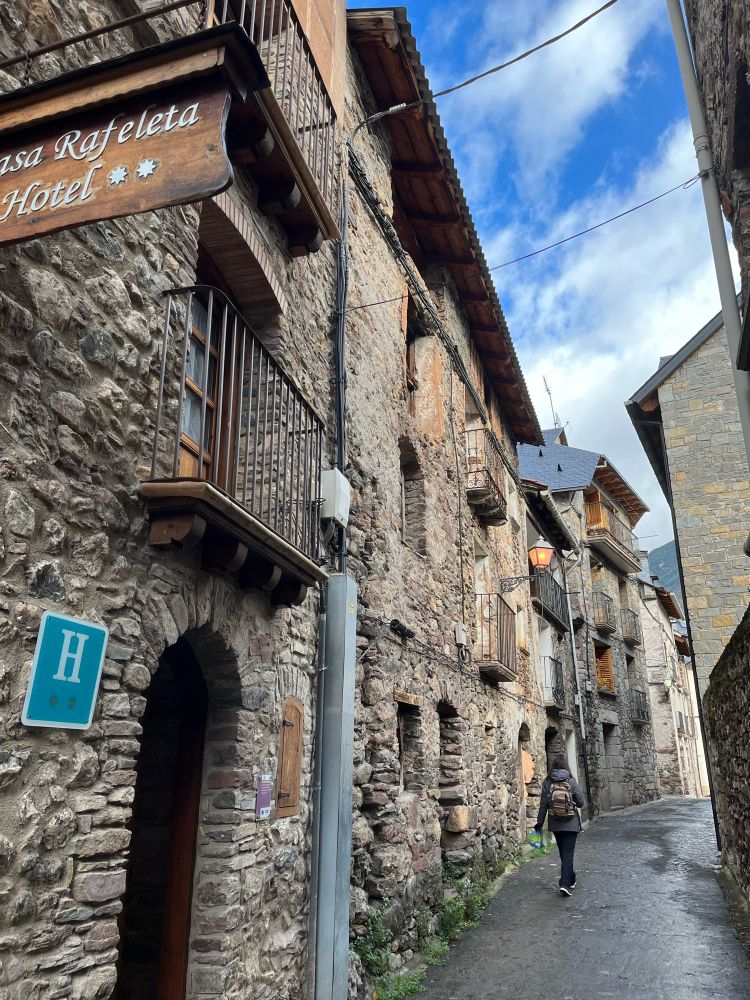 Plan, Huesca. Street full of houses made pf stone.
