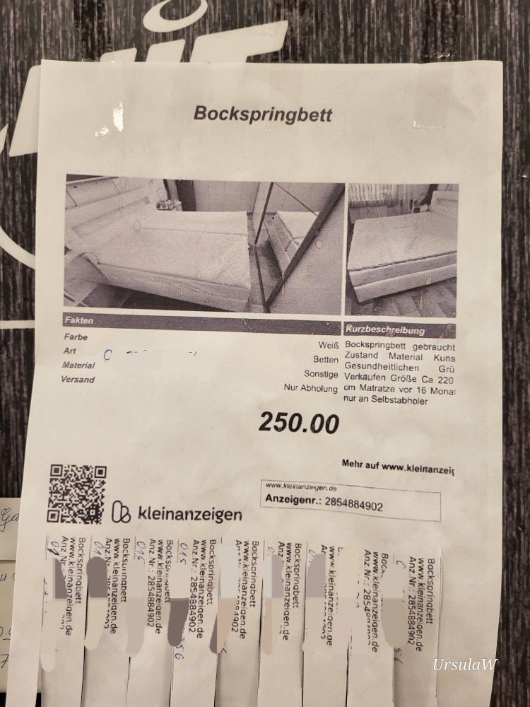 Fotografie einer Kleinanzeige für ein "Bockspringbett" mit Fotos, Beschreibung, abreissbaren Telefonnummern und Preis