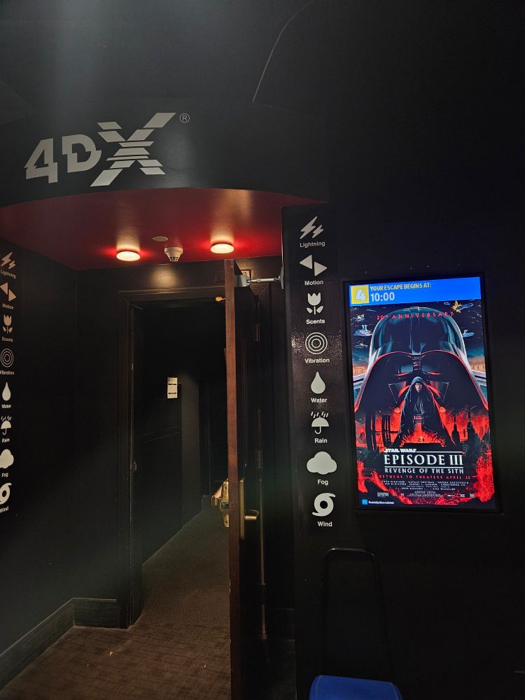 a picture of the front of the 4DX theatre. on the side is a picture showing the movie poster for Star Wars Episode III: Revenge of the Sith