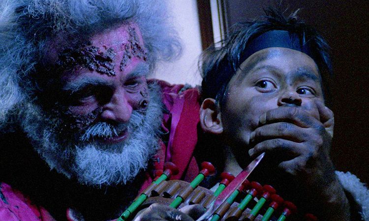 Santa holds a blade to the throat of a Rambo looking kid

#dialcodesantaclaus #perenoel #hideandfreak #holidayhorror #deadlygames