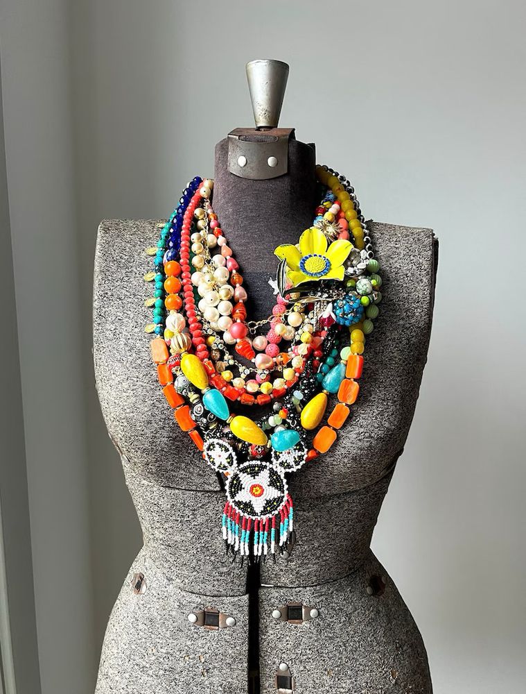 Very complicated colorful chunky necklace 