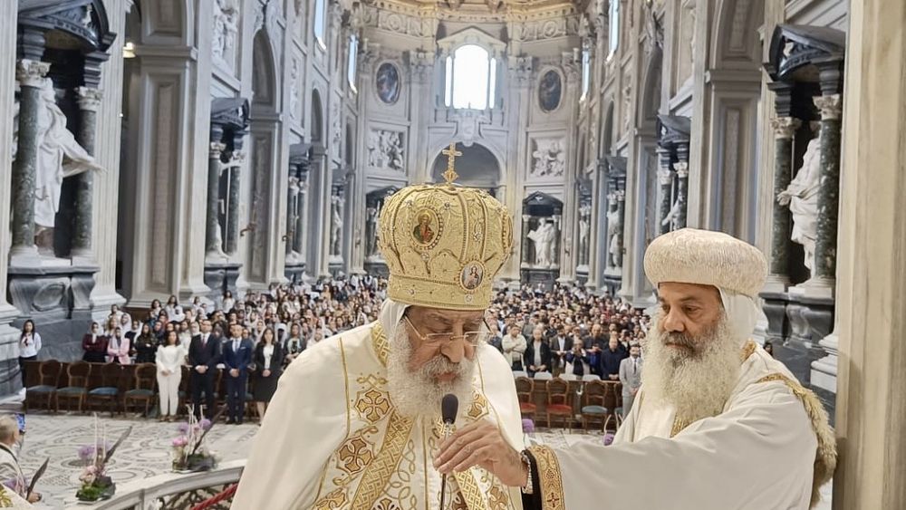 Tawadros praying the eucharistic prayer at altar of st John Lateran