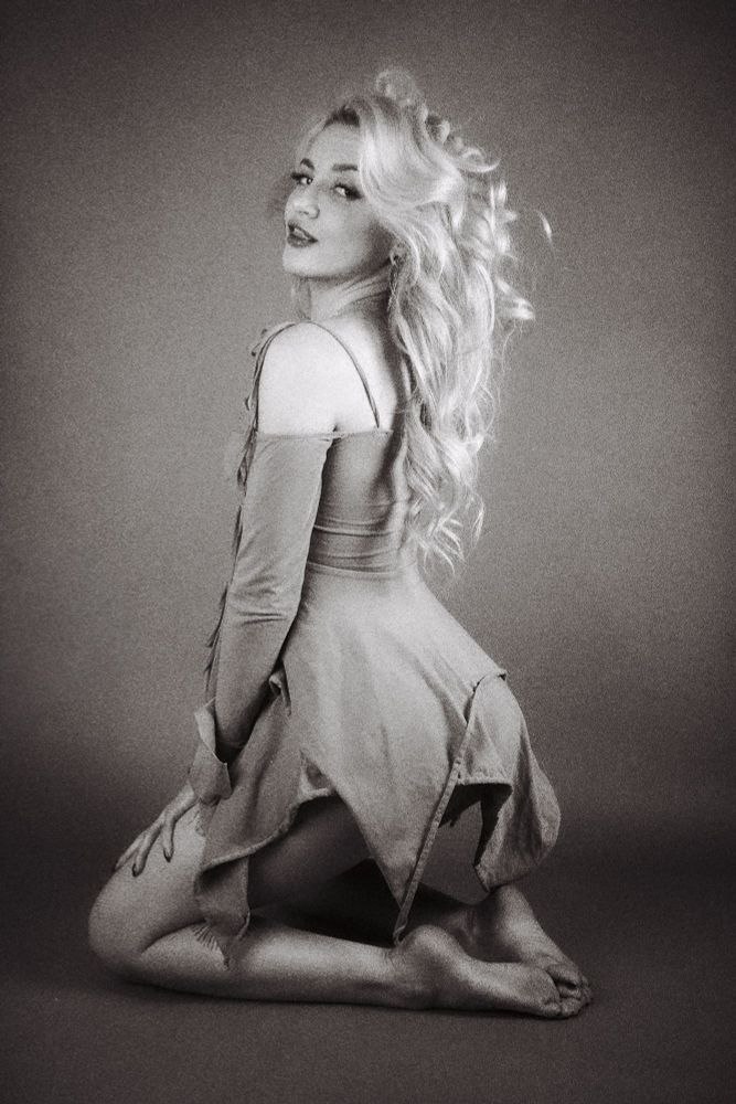 Lola Fae in fae attire 